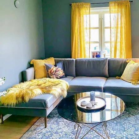 Semesterbostad Red By The Sea In Laukvika