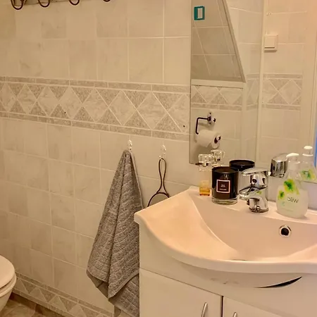 Red By The Sea In Laukvika Semesterbostad Laukvik