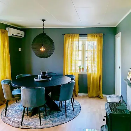 Red By The Sea In Laukvika Prázdninový dům *