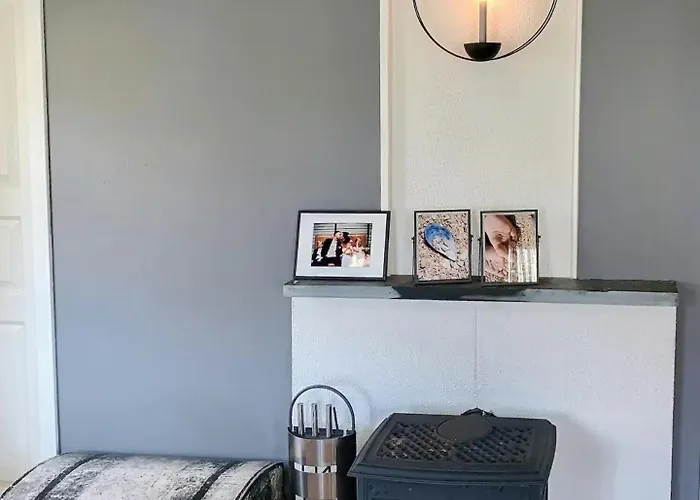 Red By The Sea In Laukvika Prázdninový dům